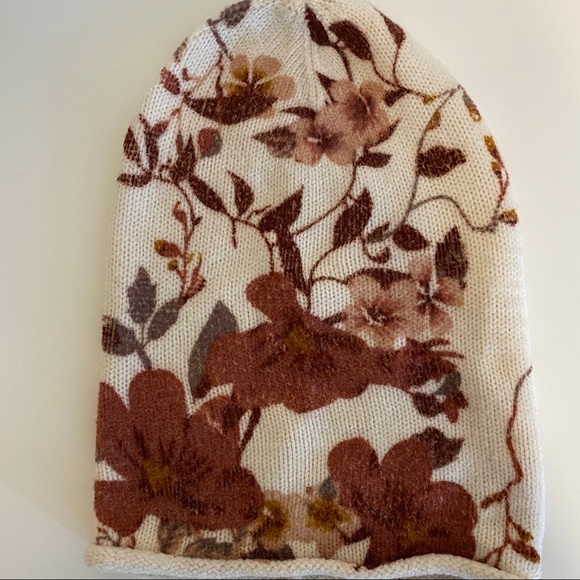 Flower beanie - Picture 3 of 3